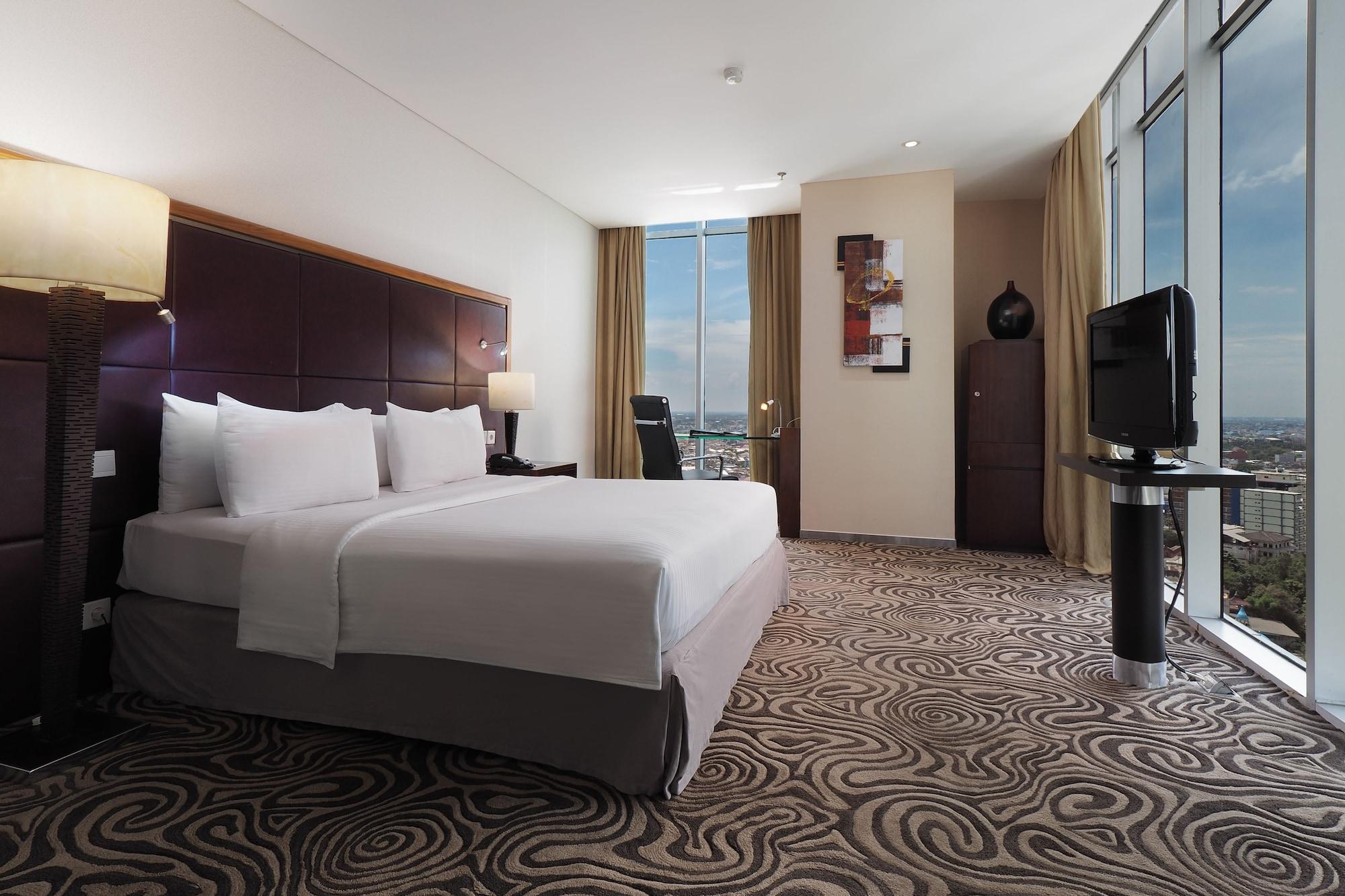 Cambridge Hotel Medan Exterior photo