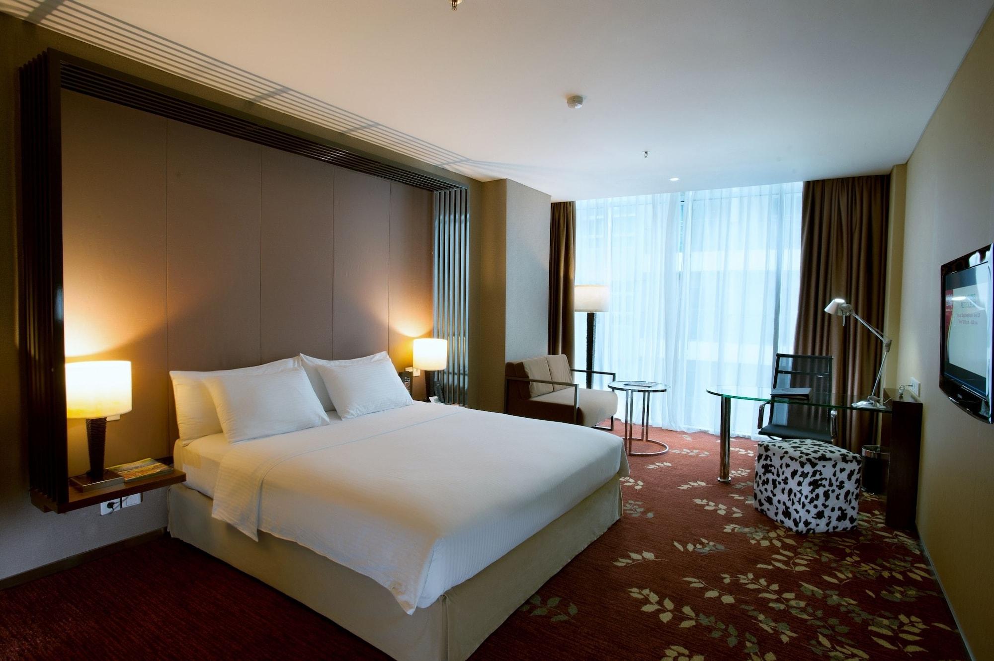 Cambridge Hotel Medan Exterior photo