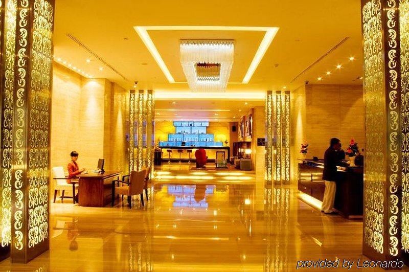 Cambridge Hotel Medan Interior photo