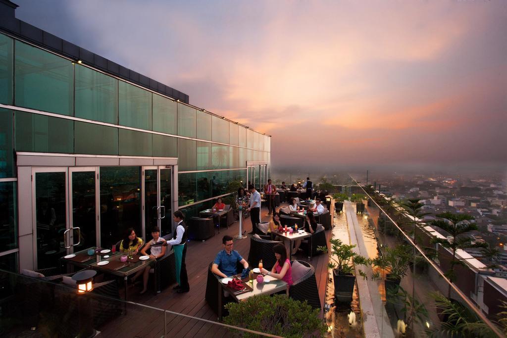 Cambridge Hotel Medan Exterior photo