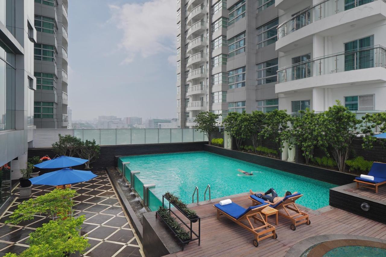 Cambridge Hotel Medan Exterior photo