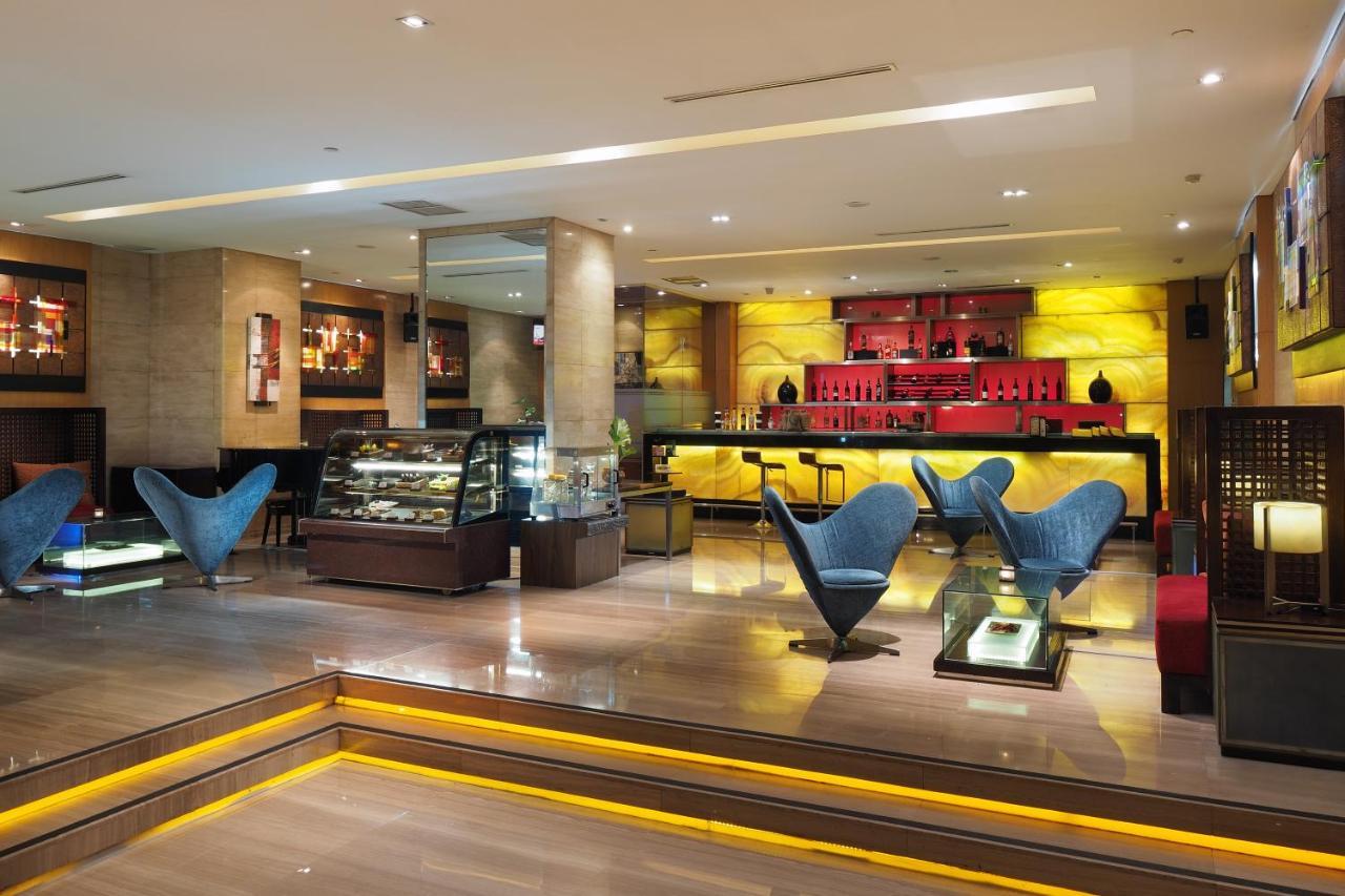 Cambridge Hotel Medan Exterior photo