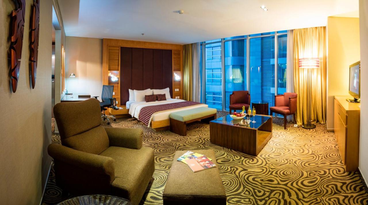 Cambridge Hotel Medan Exterior photo