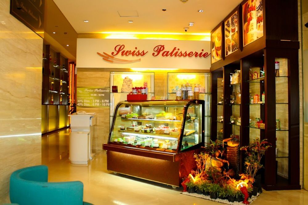 Cambridge Hotel Medan Exterior photo