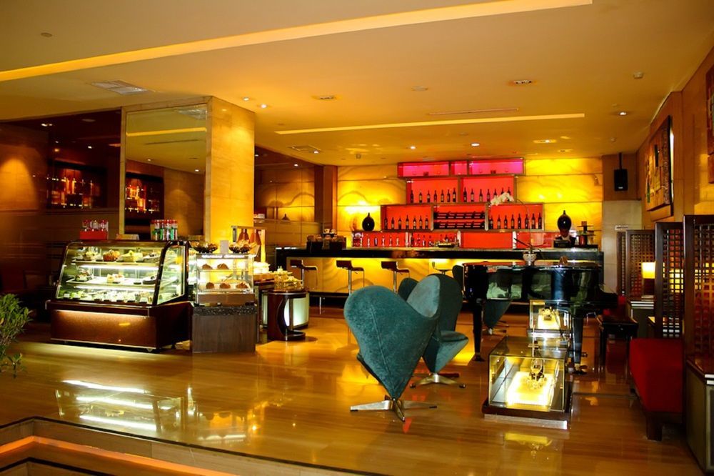 Cambridge Hotel Medan Exterior photo